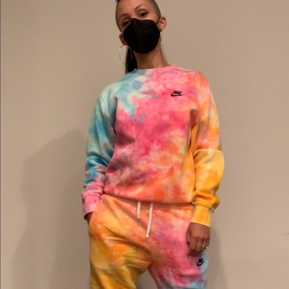 Nike Tie-dye jogger set. No stains, rips or flaws. (Only tried on).